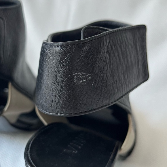 VINCE Black Leather Peep Toe Heels Booties Chunky Heel Shoe Size 7.5 - Picture 4 of 10